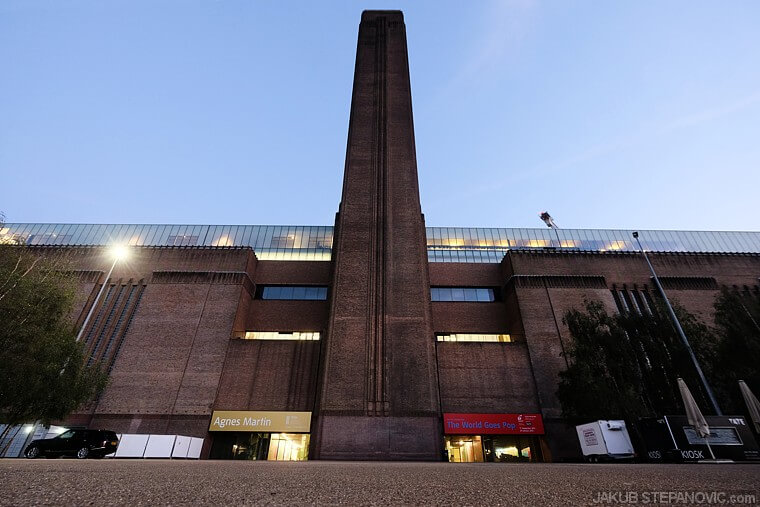 Walking further, I got to see Tate Modern - A former coal power station, now converted to an art gallery. Yes please!