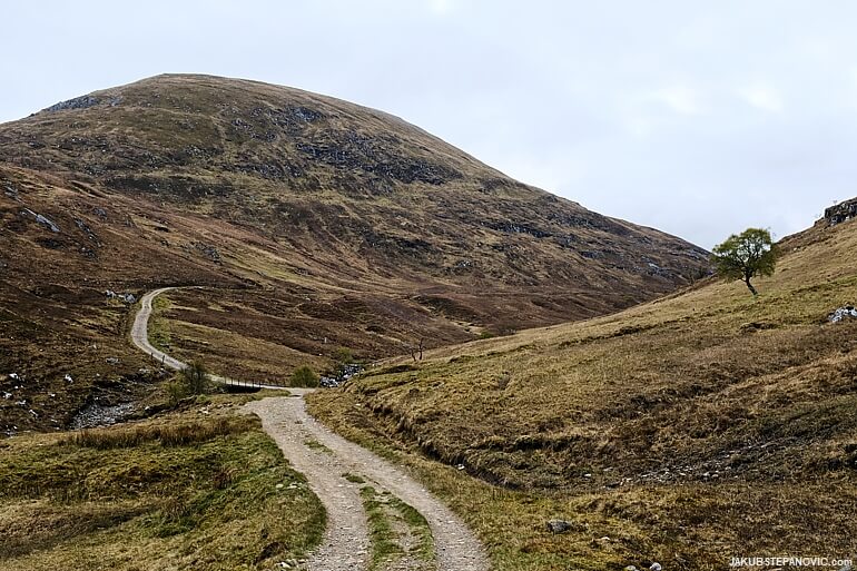Road towards the Lairig Leacach Bothy.