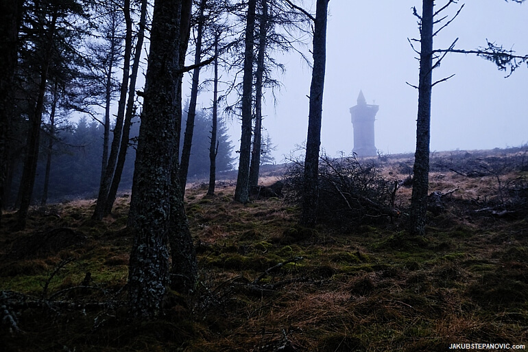 Airlie Monument