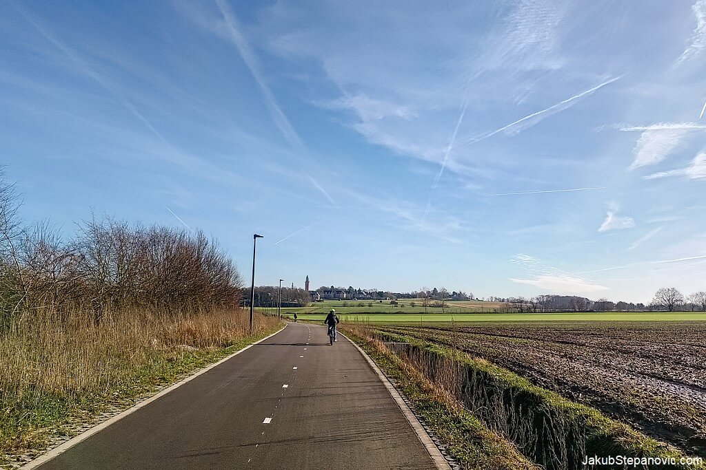 Example of Belgian "Bike highway." 